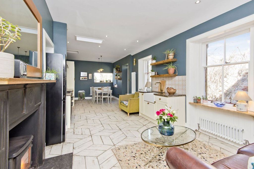 Property photo 3 of 19