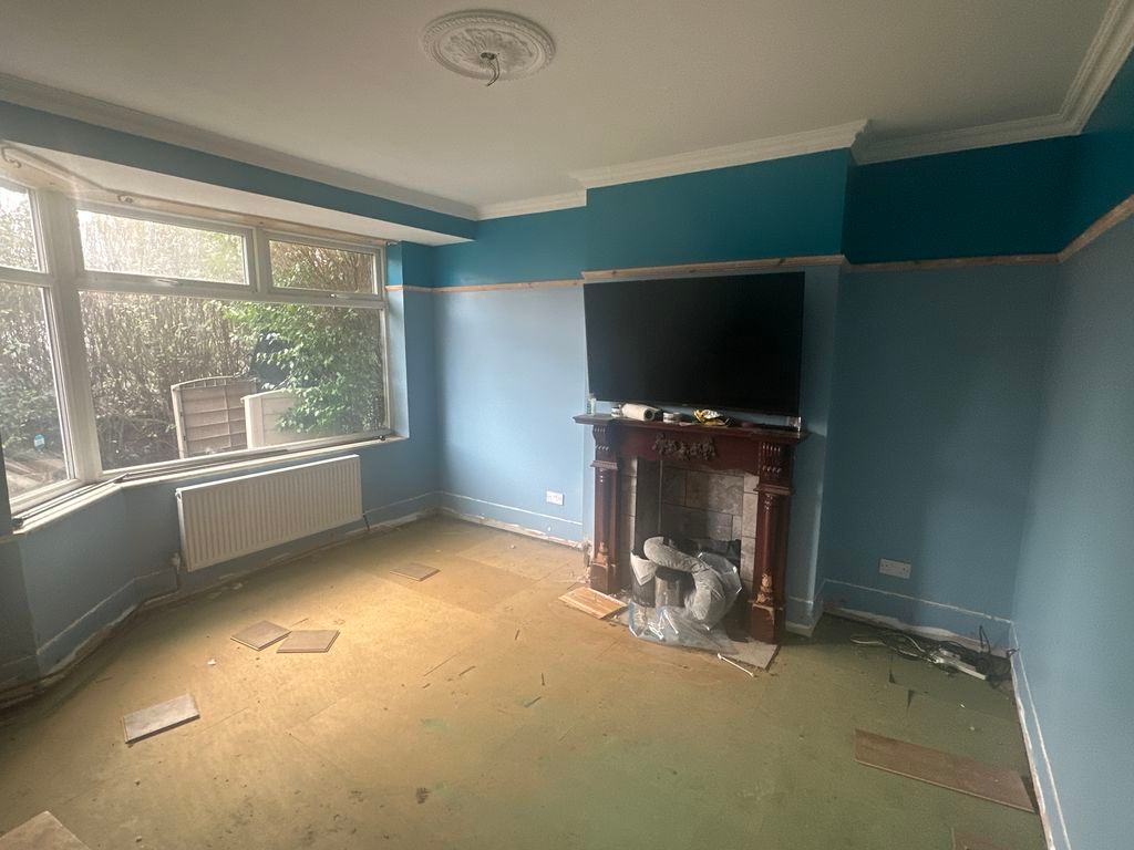 Property photo 1 of 8 Photo 4