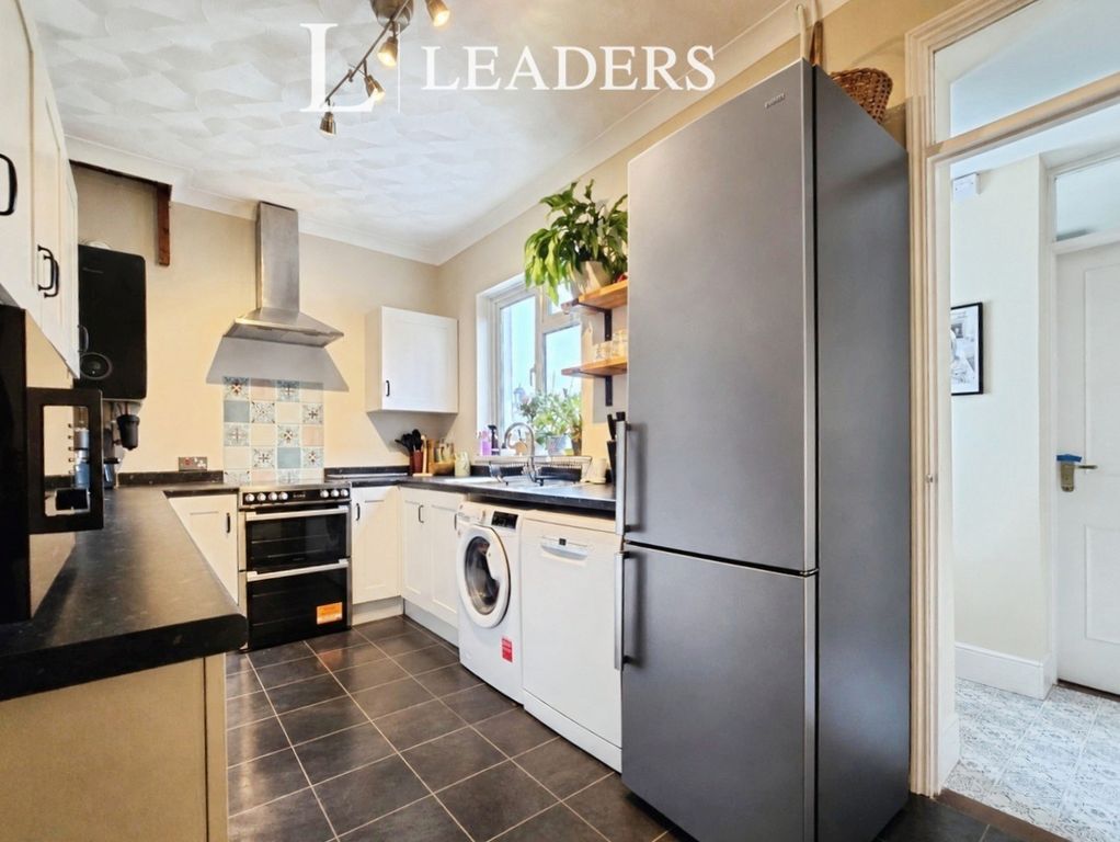 Property photo 3 of 18 Kitchen