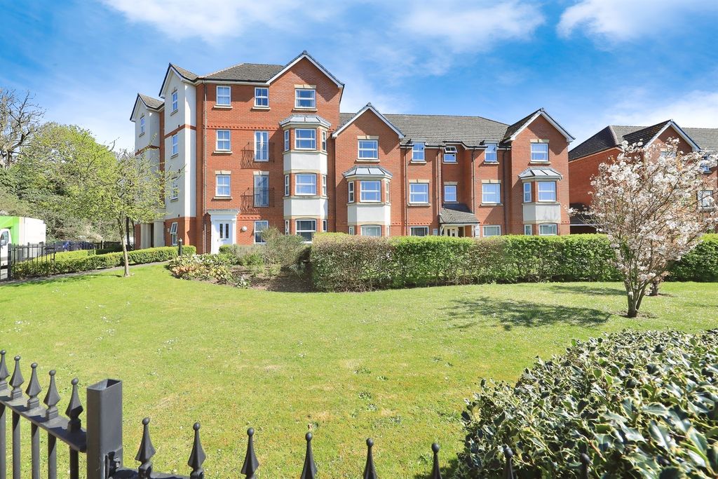 Property photo 1 of 17