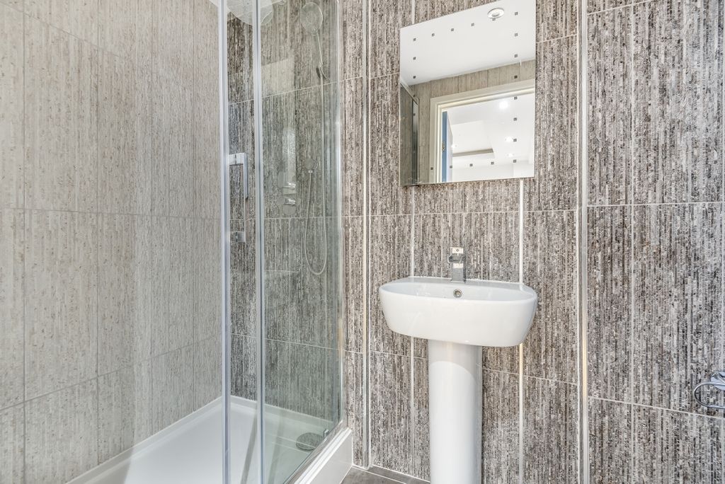 Property photo 3 of 6 Bathroom