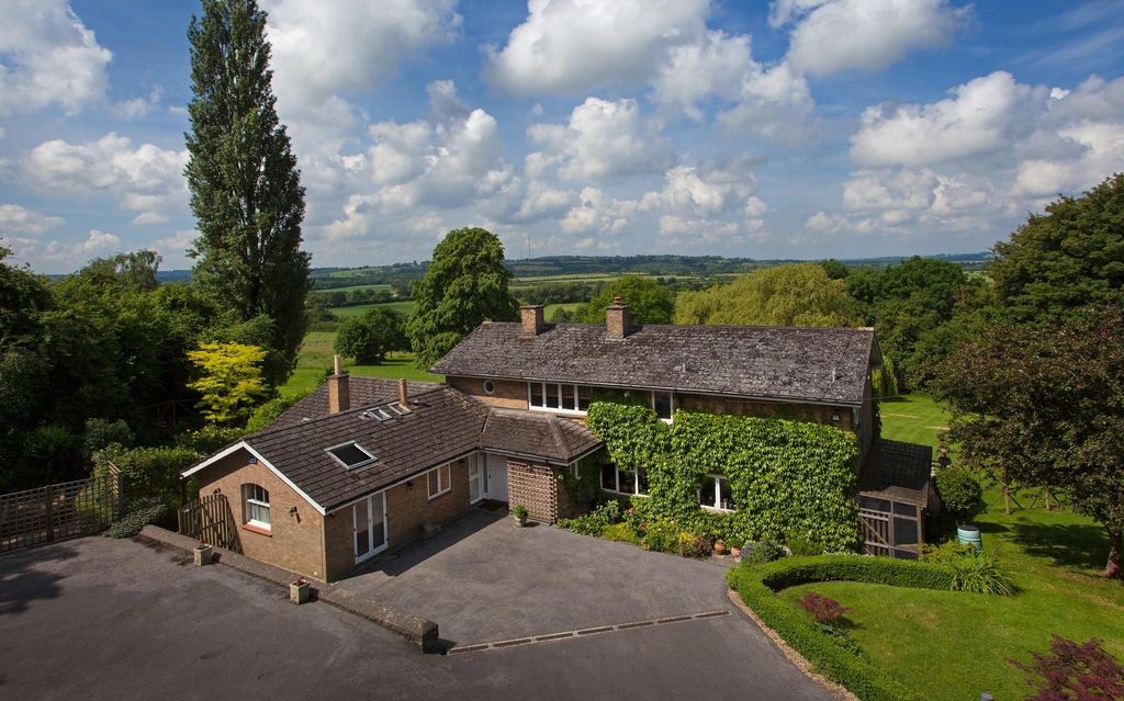 Property photo 1 of 17 Image