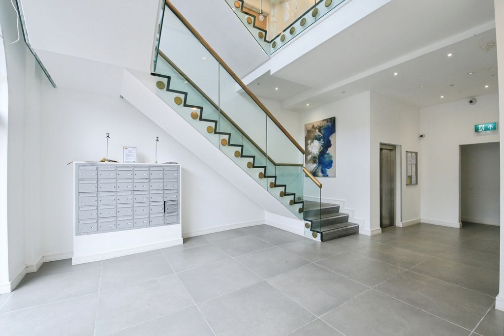 Property photo 2 of 17 Photo