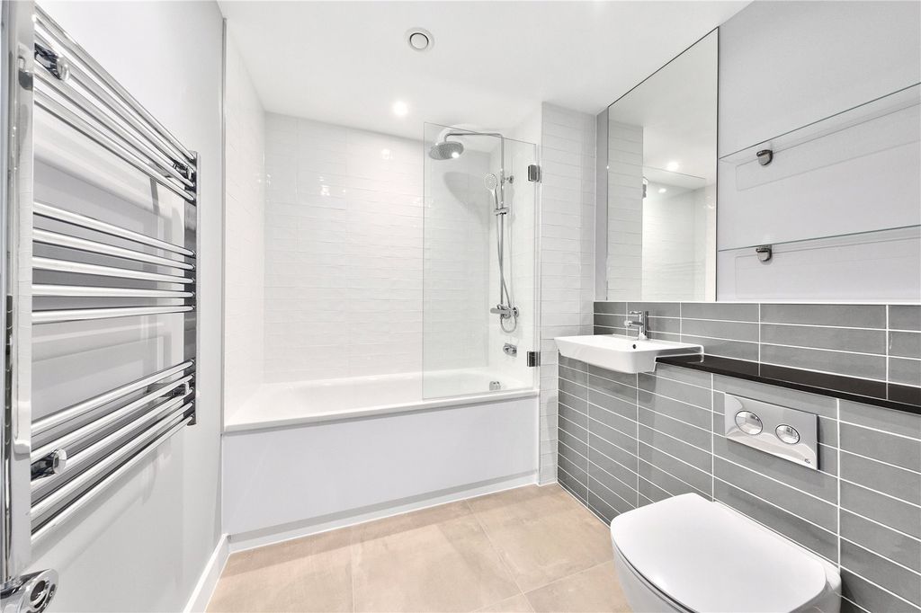 Property photo 3 of 15 Bathroom