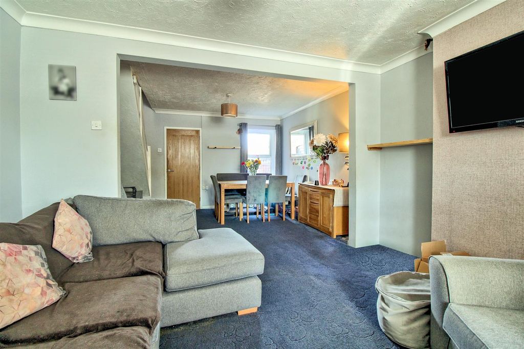 Property photo 2 of 11 Lounge