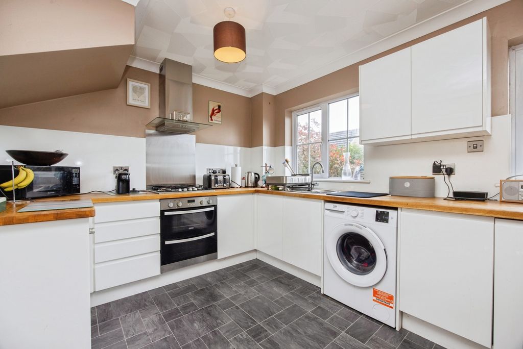 Property photo 2 of 17 Kitchen Diner