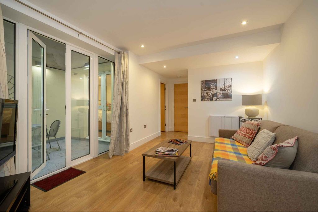 Property photo 3 of 8