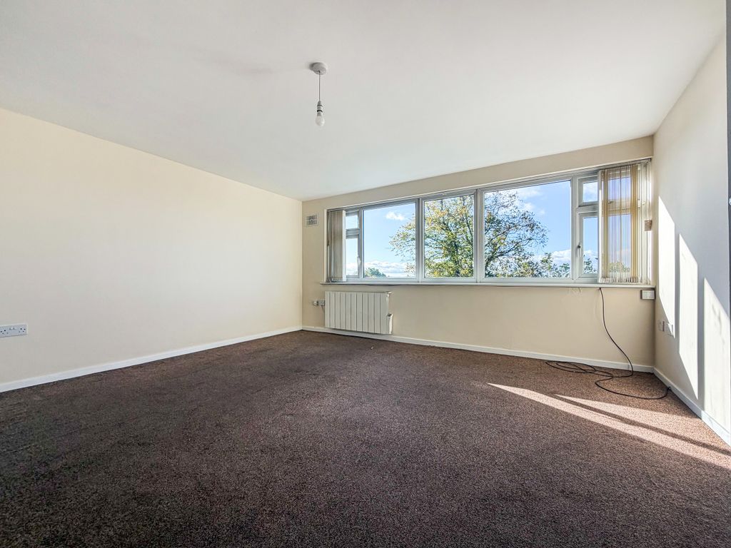 Property photo 2 of 13 Lounge