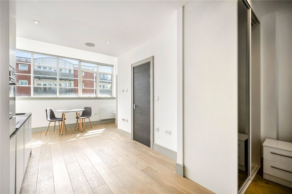 Property photo 3 of 8 Picture No. 09