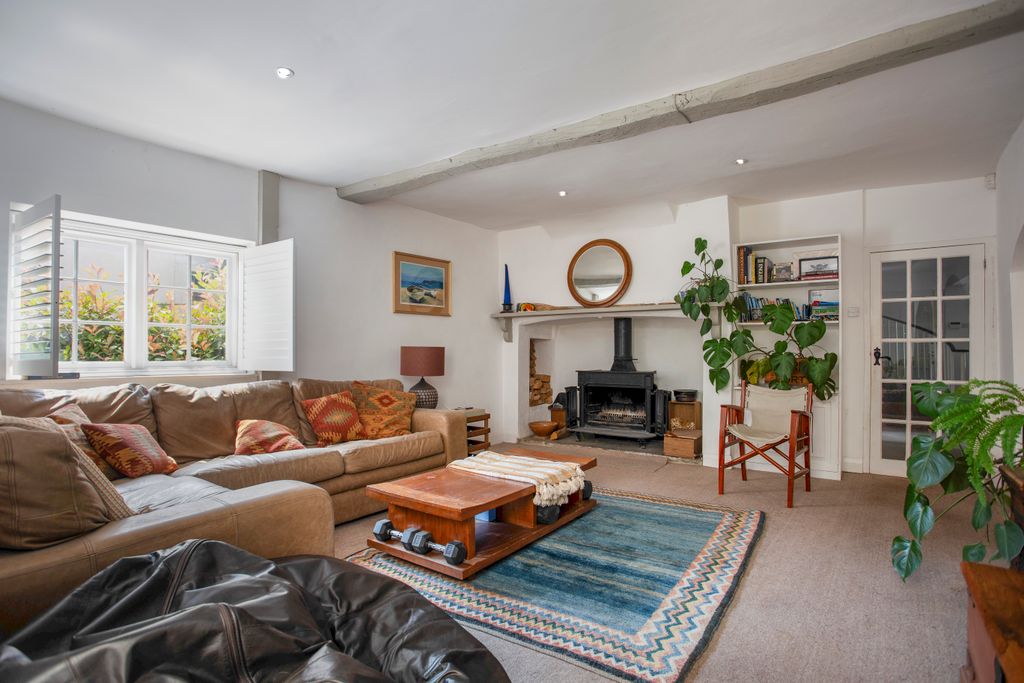 Property photo 2 of 23