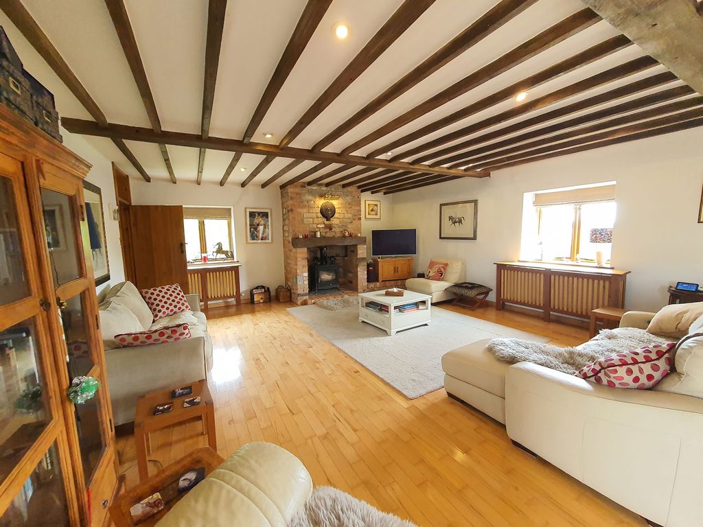 Property photo 2 of 22