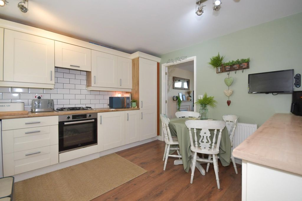 Property photo 2 of 17 Kitchen Diner 01.Jpg