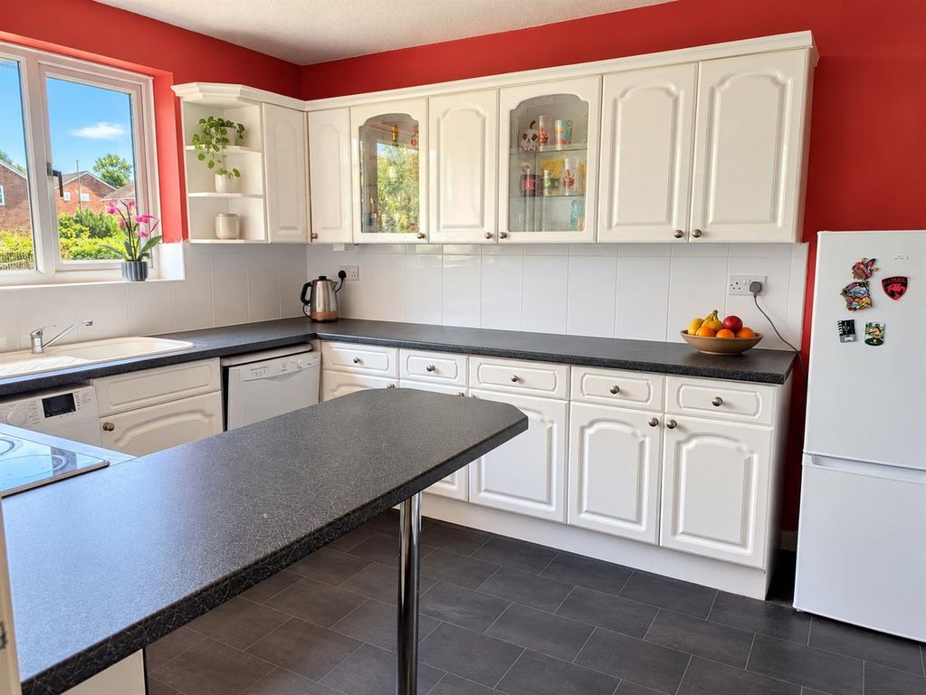 Property photo 3 of 9 Cranbourne Court