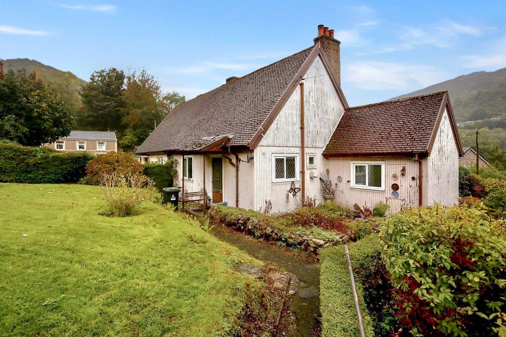 Property photo 1 of 28