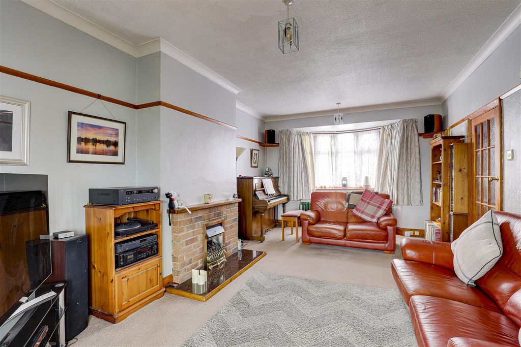 Property photo 2 of 24 31489.Jpg