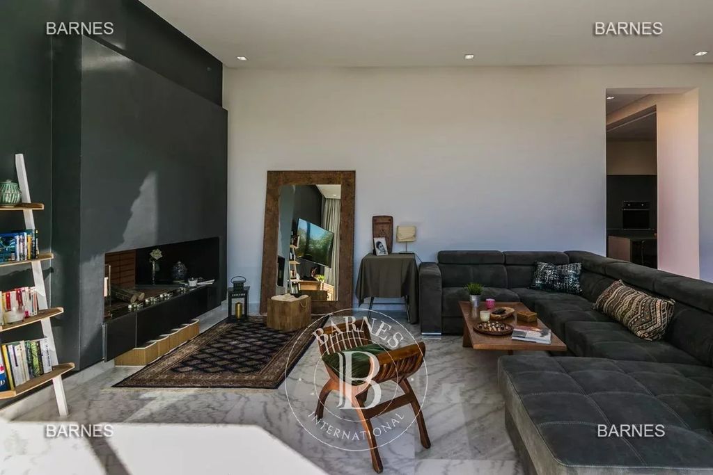 Property photo 2 of 13 Living-Room