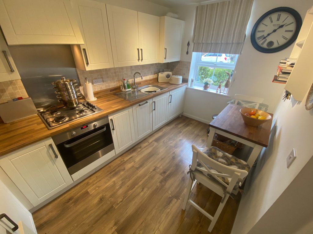 Property photo 2 of 11 Kitchen