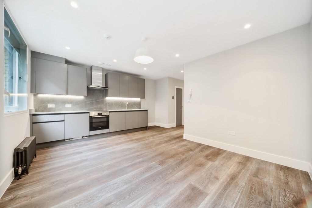 Property photo 2 of 14 947344