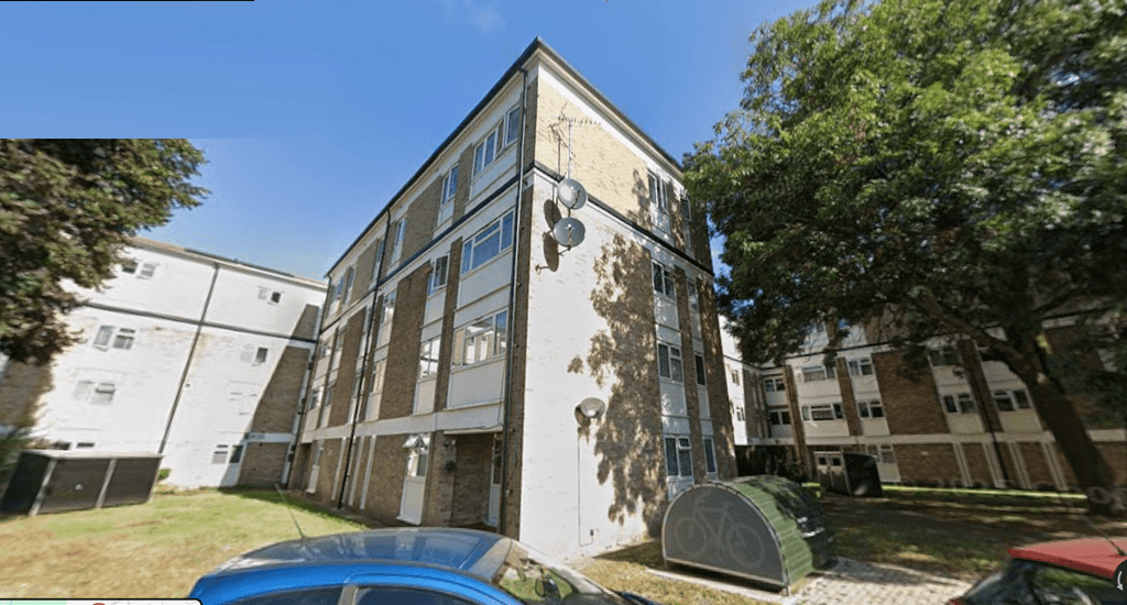 Property photo 1 of 6 2 Bed Flat To Rent Cole Gardens, Hounslow Tw5