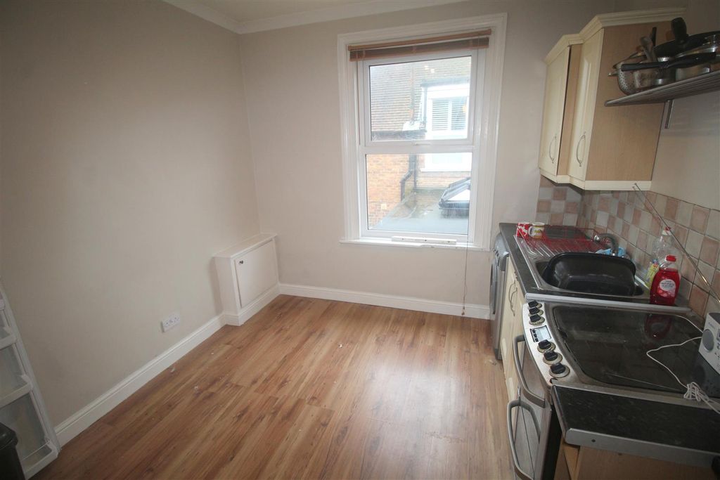 Property photo 3 of 6 3 Harrow Kitch.Jpg