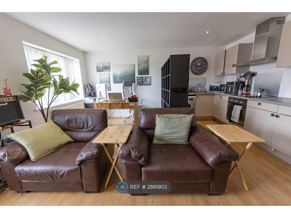 Property photo 2 of 15 Lounge / Diner