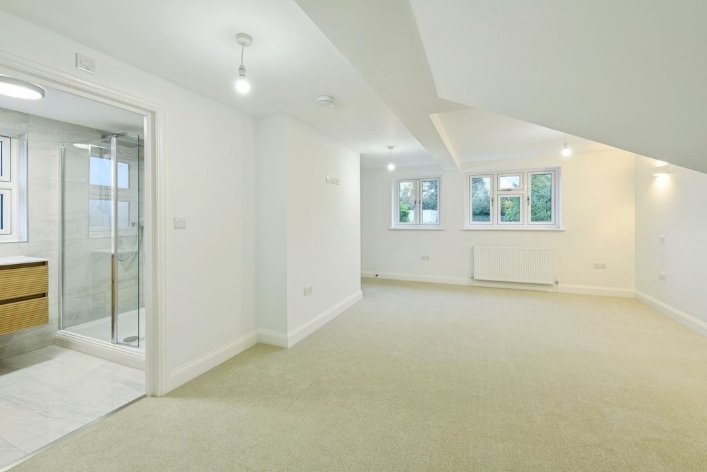 Property photo 3 of 17 Master Bedroom