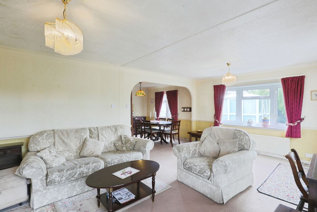 Property photo 2 of 17 Photo