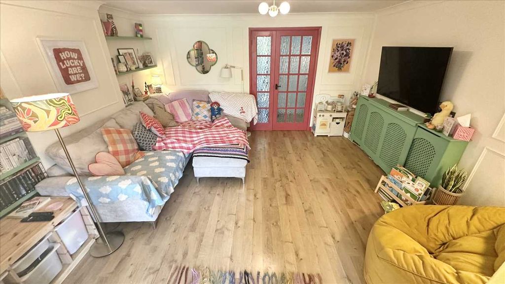 Property photo 3 of 23 Living Room