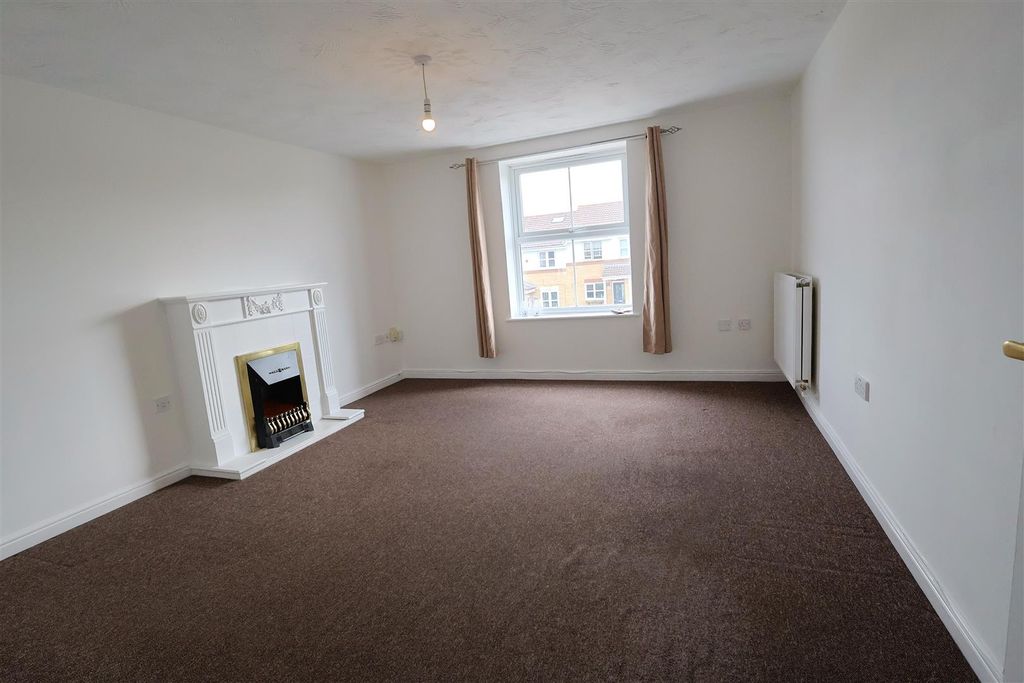 Property photo 3 of 7 Lounge