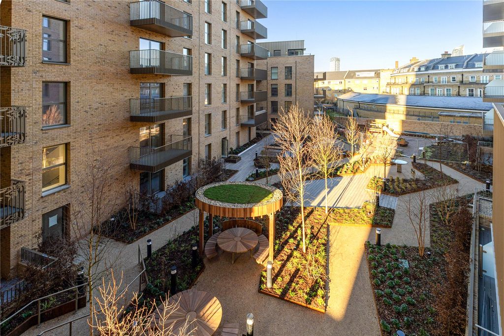 Property photo 3 of 12 Balcony