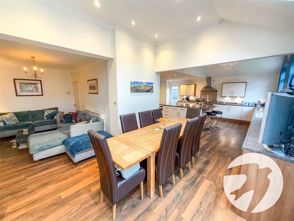 Property photo 3 of 23 Picture No. 32