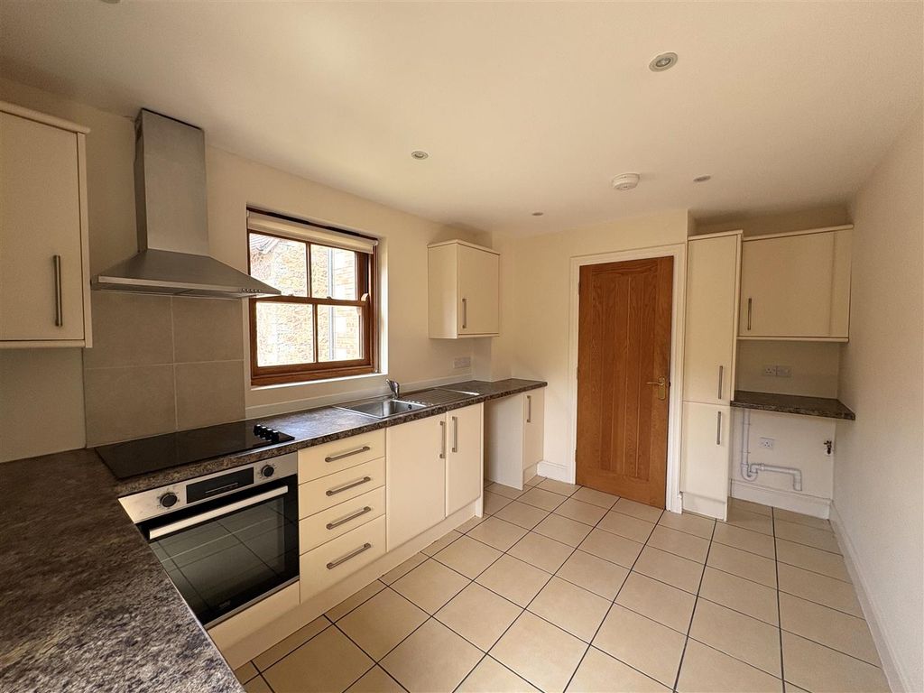 Property photo 2 of 10 Kitchen.Jpg