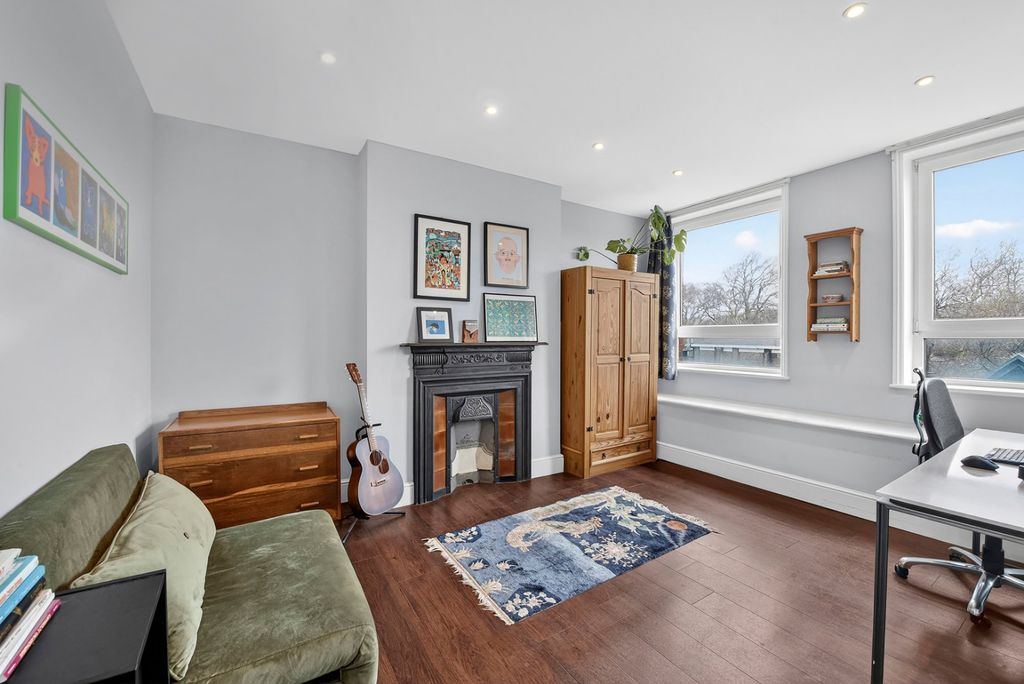 Property photo 3 of 12