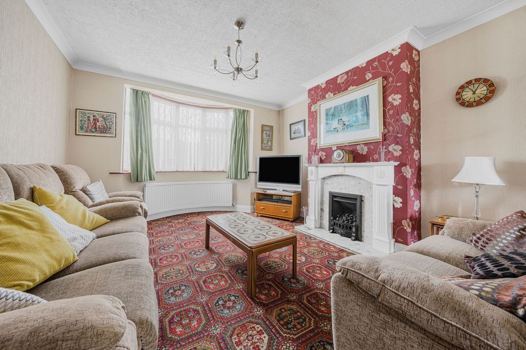 Property photo 2 of 14