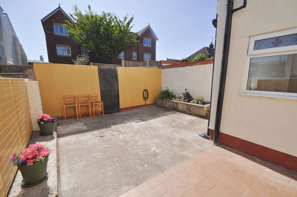 Property photo 2 of 33