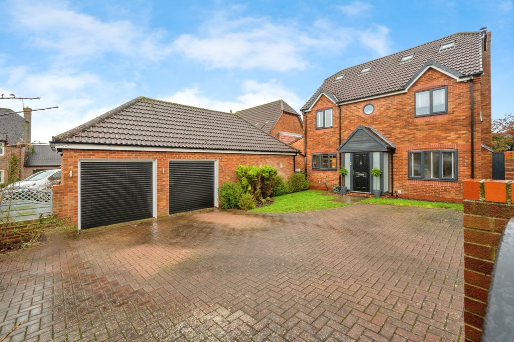 Property photo 1 of 22 Front