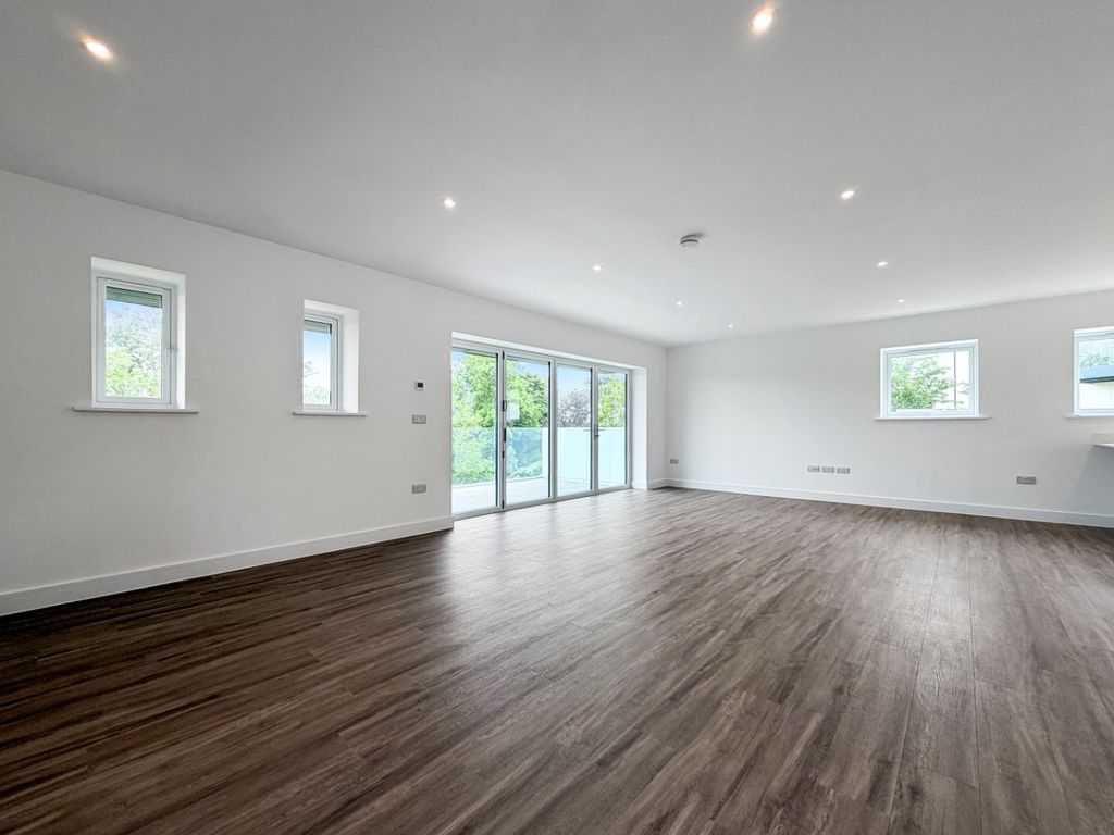 Property photo 2 of 30 5188673