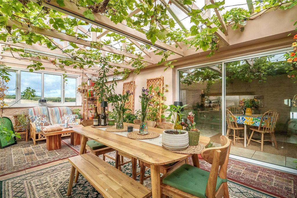 Property photo 3 of 43 Garden Room