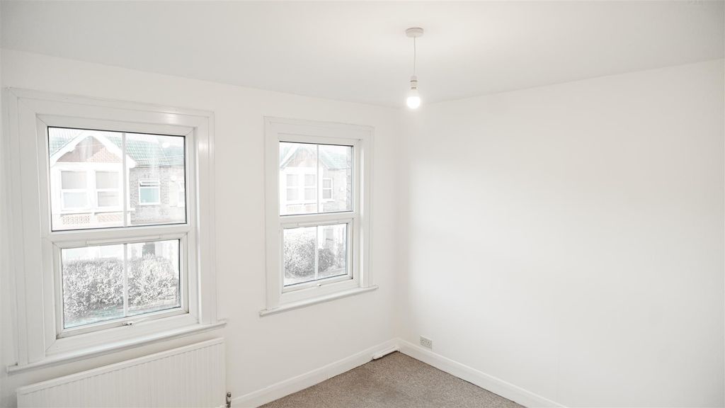 Property photo 3 of 11 Bedroom 1(1).Jpg