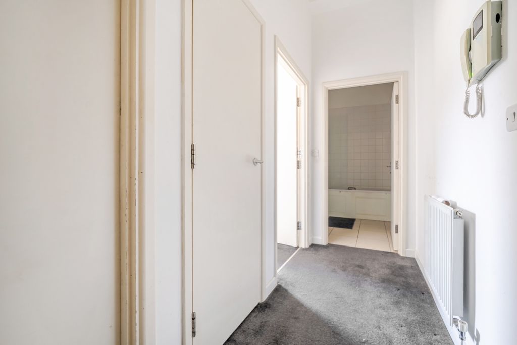 Property photo 3 of 5 Hallway