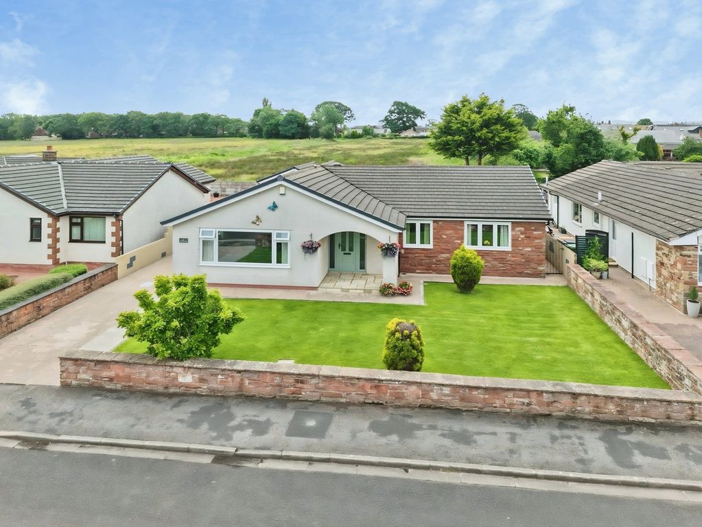 Property photo 1 of 32