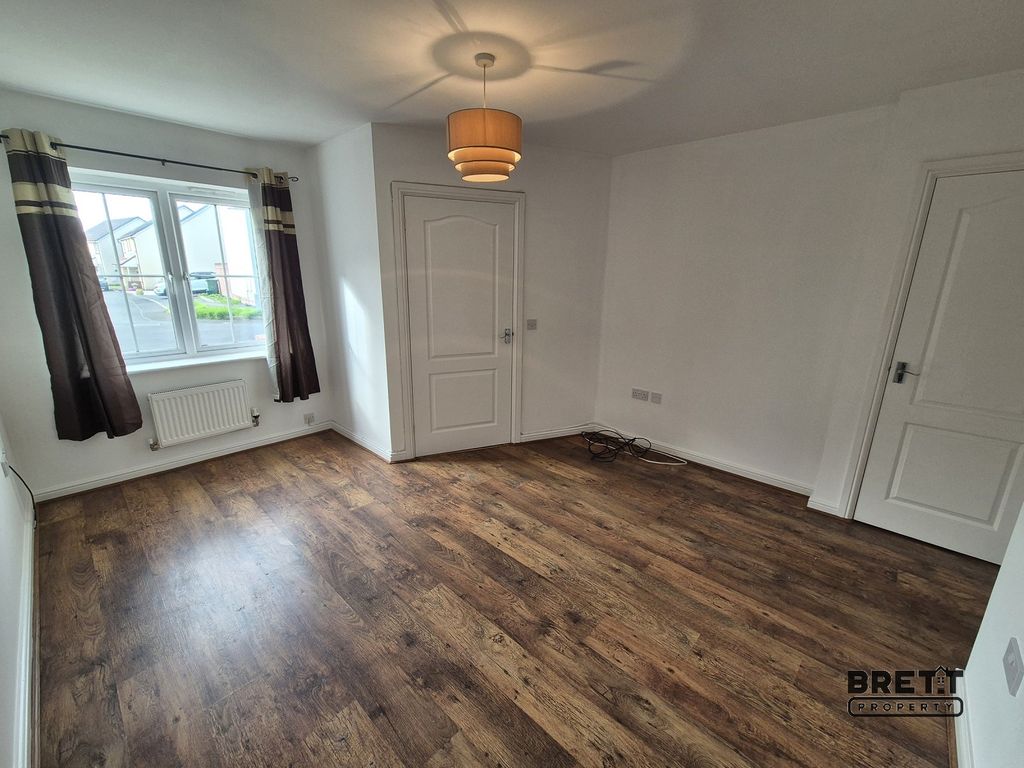 Property photo 2 of 12 Living Room