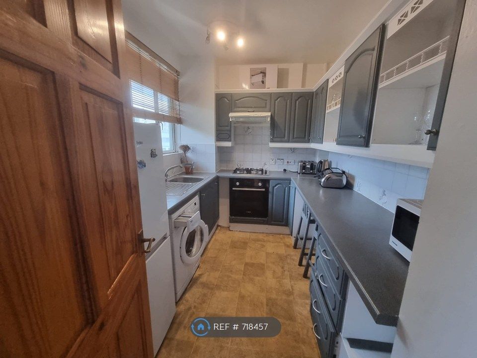 Property photo 2 of 10 Kitchen