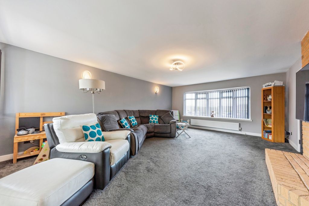 Property photo 1 of 20 46_Saltersford_Road-19