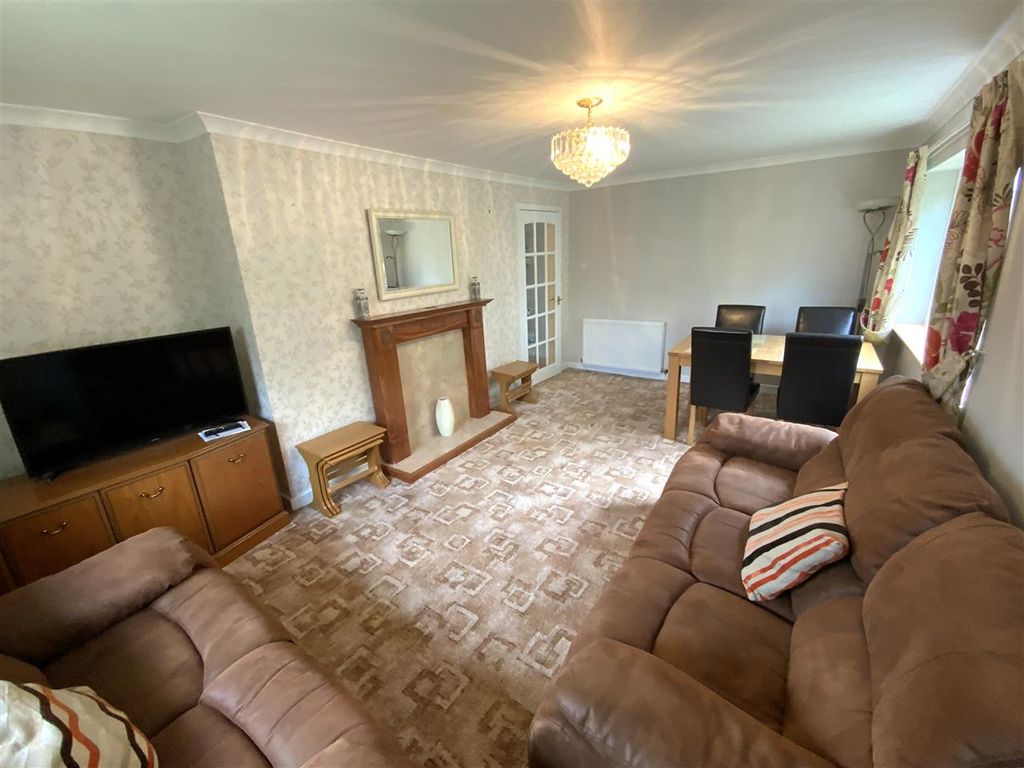 Property photo 3 of 14 Lounge