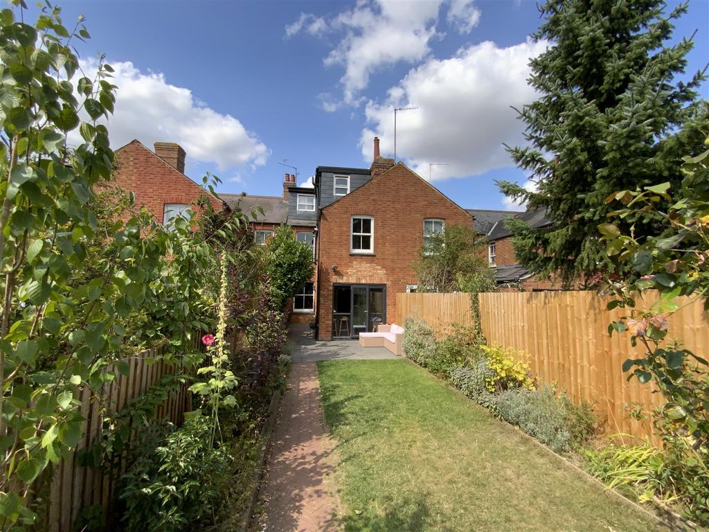 Property photo 3 of 18 South Facing Garden