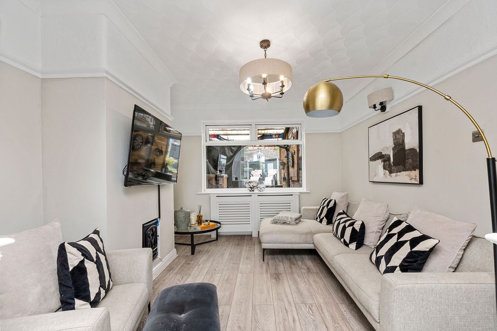 Property photo 2 of 29