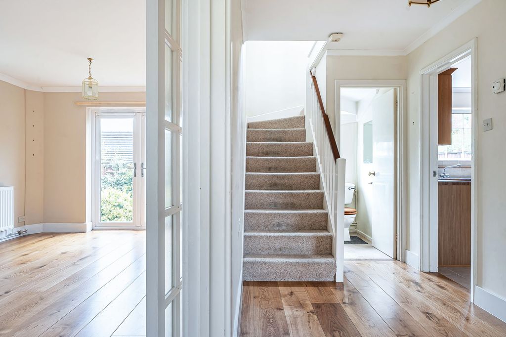 Property photo 1 of 19 Entrance Hall