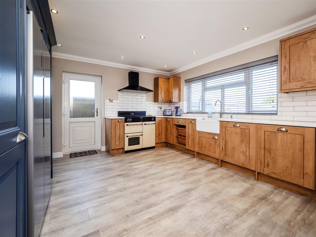 Property photo 2 of 67 Herewardhouse-54.Jpg