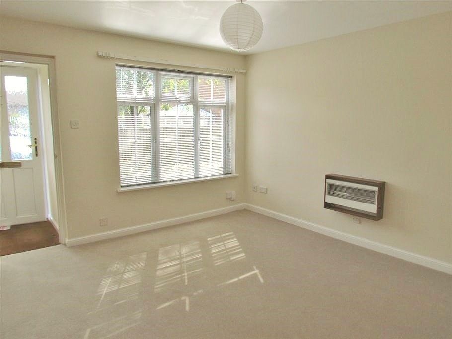 Property photo 2 of 7 Living Room